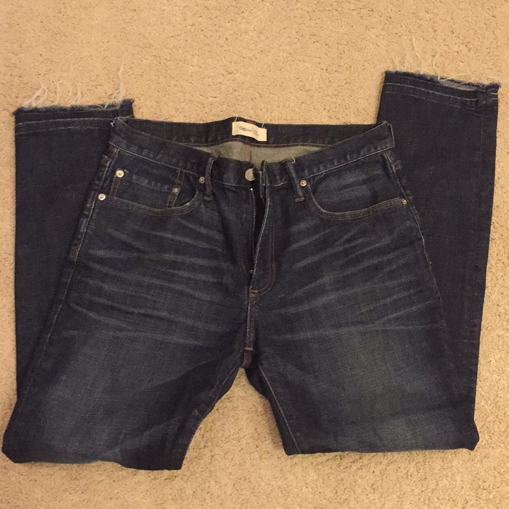Men’s jeans with distressed hem